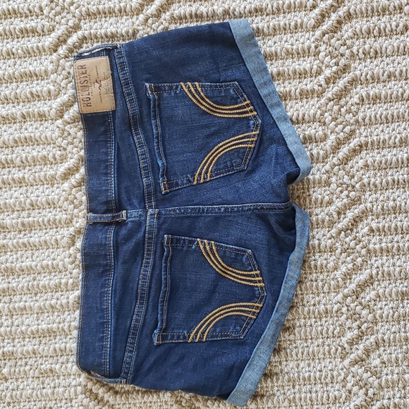 Hollister Shorts Denim Dark-Wash Cuffed Low-Rise Sz 3 W26 - Picture 2 of 9